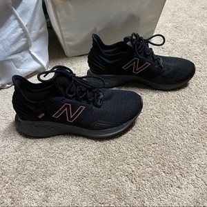 New Balance ROAV black with pink glitter
